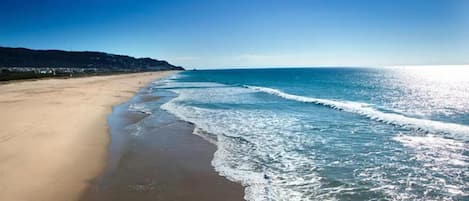 Una spiaggia nelle vicinanze