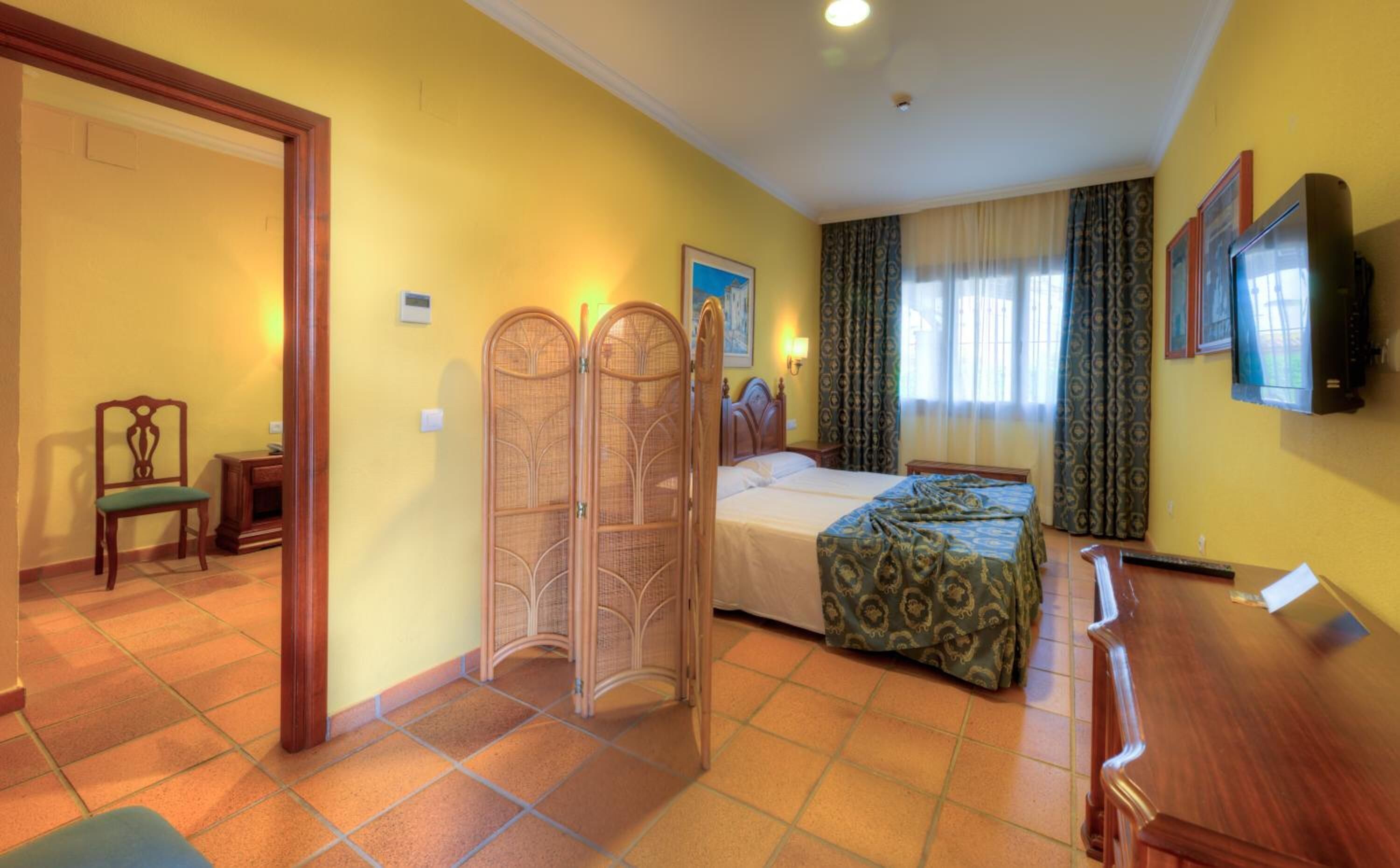 1 bedroom, in-room safe, desk, blackout curtains