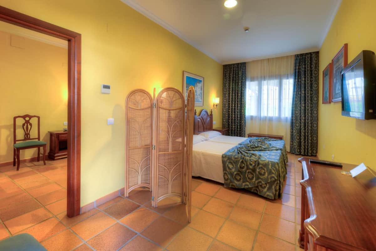 1 bedroom, in-room safe, desk, blackout curtains