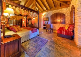 Junior Suite | Odada kasa, masa, güneşlik/perde, ütü/ütü masası