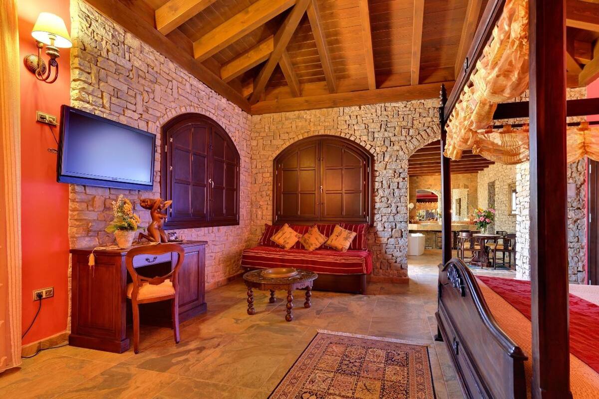 1 bedroom, in-room safe, desk, blackout curtains