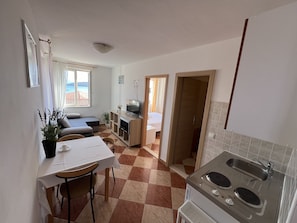 Apartamento, 1 quarto, vista para o mar | Cozinha privada | Geladeira, chaleira elétrica