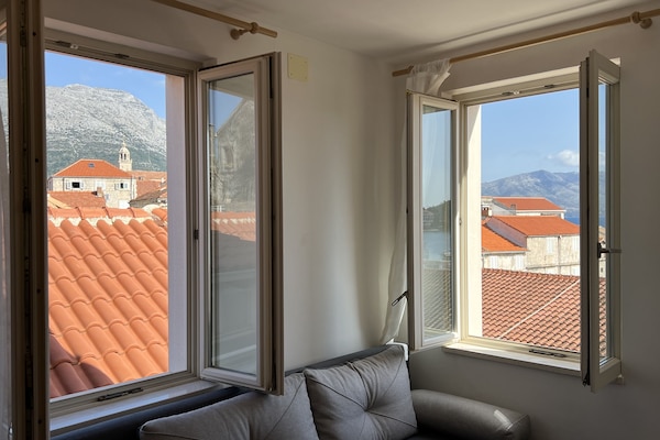 Apartamento, 1 quarto, vista para o mar | Área de estar | TV de tela plana