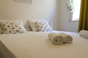 Double Room | Free WiFi, bed sheets