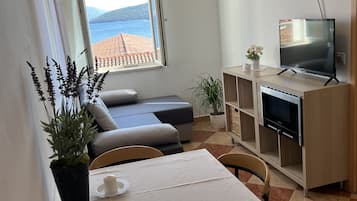 公寓, 1 間臥室, 海景 | 起居區 | 平面電視