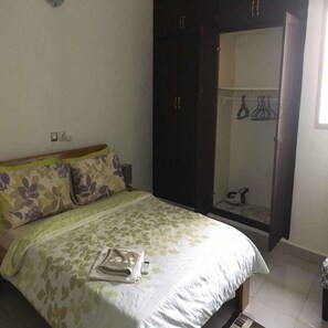 1 bedroom, premium bedding, iron/ironing board, free WiFi - Résidence A2 (Abidjan)