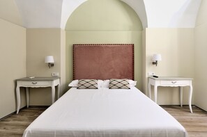 Cubrecamas, colchones con pillow-top, escritorio y cortinas blackout 