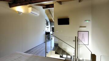 Maisonnette, 1 slaapkamer | Donzen dekbedden, pillowtop-bedden, een bureau, verduisterende gordijnen