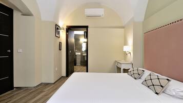 Apartment, 1 Bedroom | Down duvets, pillow-top beds, desk, blackout curtains