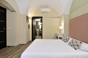 Apartment, 1 Bedroom | Down comforters, pillowtop beds, desk, blackout drapes - Plaza Sandra (Trujillo)