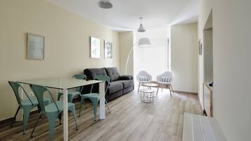 Maisonnette, 1 slaapkamer | Woonruimte | Een flatscreentelevisie