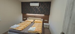 Apartamento superior, 1 habitación | 1 dormitorio, tabla de planchar con plancha, wifi gratis y ropa de cama