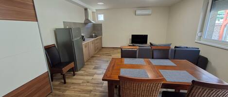 高級公寓, 1 間臥室 | 客廳 | 80 厘米平面電視連有線電視頻道、電視