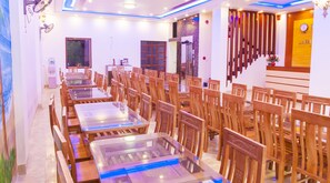 Frühstück, Mittagessen und Abendessen