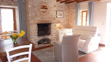 TV, fireplace, DVD player
