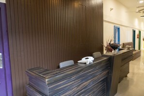 Reception - Empire Royale Hotel - Hostel (Mumbai)