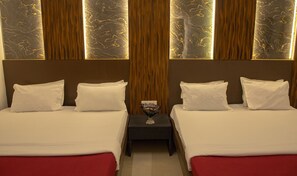 Family Room (AC) | Laptop workspace, free WiFi, bed sheets - Empire Royale Hotel - Hostel (Mumbai)
