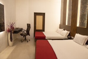 Family Room (AC) | Laptop workspace, free WiFi, bed sheets - Empire Royale Hotel - Hostel (Mumbai)