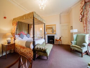 Superior Double Room | In-room safe, individually decorated, desk, iron/ironing board - OYO Bailbrook Lodge, Bath (Bath)