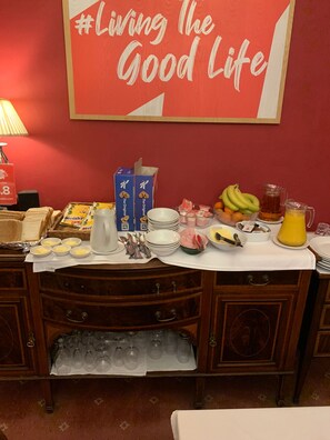 Daily English breakfast for a fee - OYO Bailbrook Lodge, Bath (Bath)