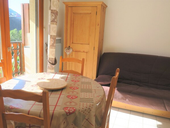Dining - Cozy studio for 4 people with balcony and parking (Châtel)