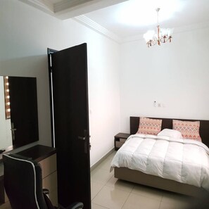 3 bedrooms, premium bedding, down duvets, desk - RESIDENCE ESTHER (Abidjan)