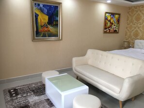 Flat-screen TV - River View Apartment & Hotel (Ho Chi Minh City)