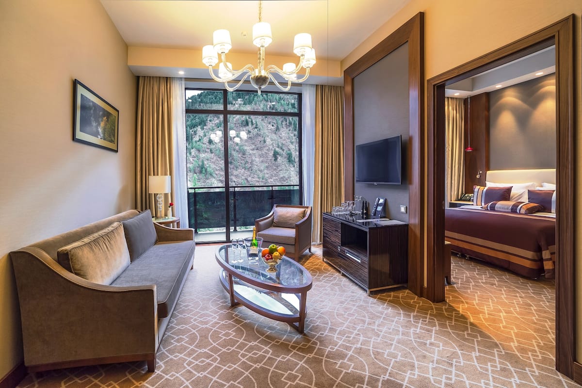 Phòng Suite Superior | Minibar, két bảo mật tại phòng, bàn 