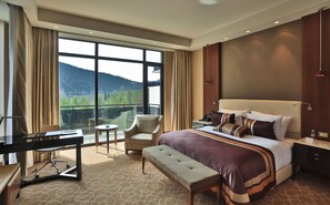 Minibar, in-room safe, desk, laptop workspace - Borjomi Likani Health & Spa Centre (Borjomi)