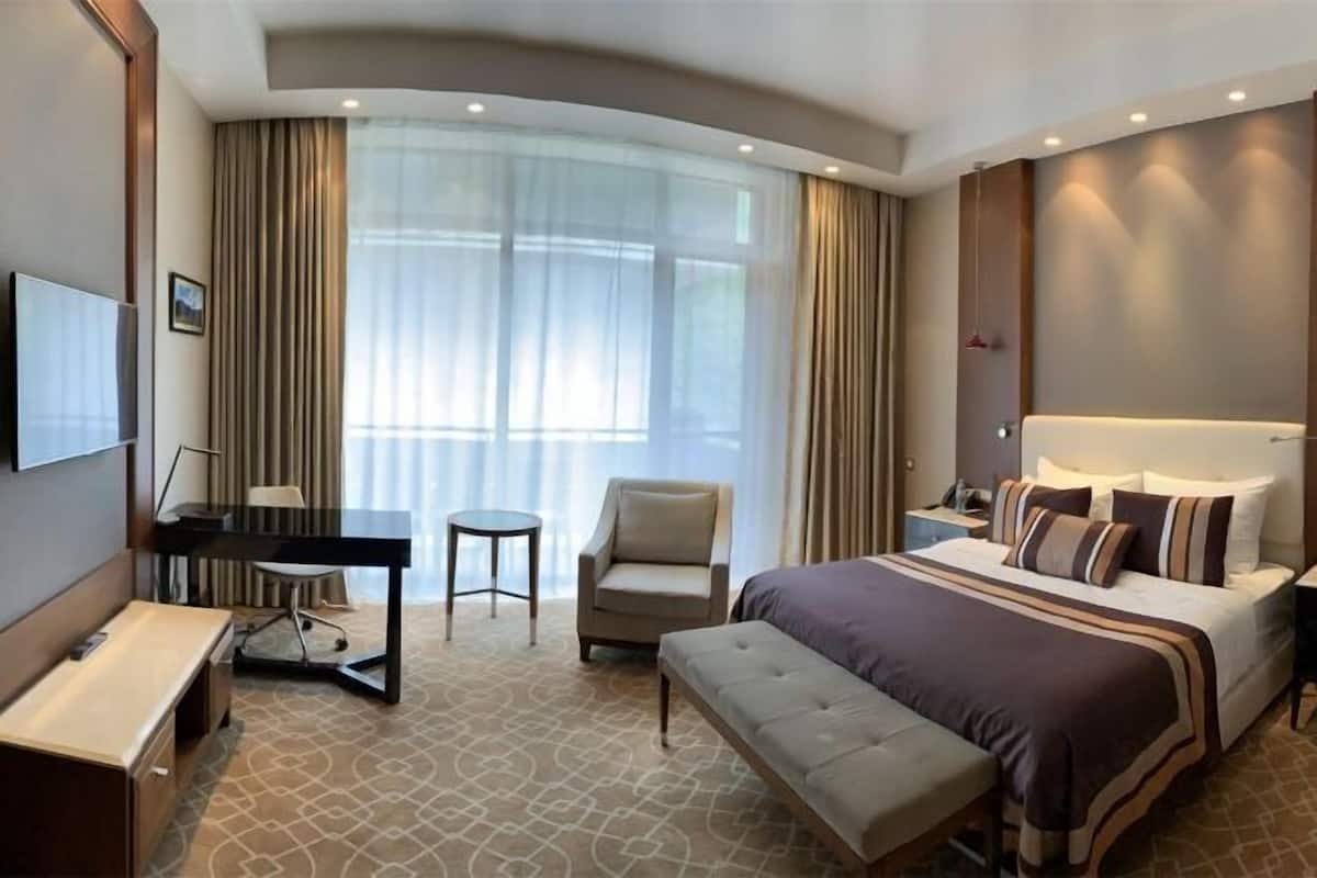 Minibar, in-room safe, desk, laptop workspace