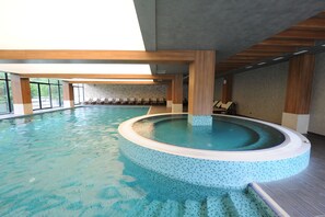 Indendørs pool