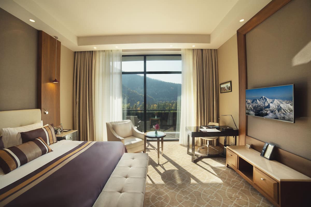 Minibar, két bảo mật tại phòng, bàn 