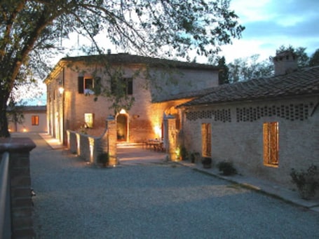 Exterior. Il Canto del Sole