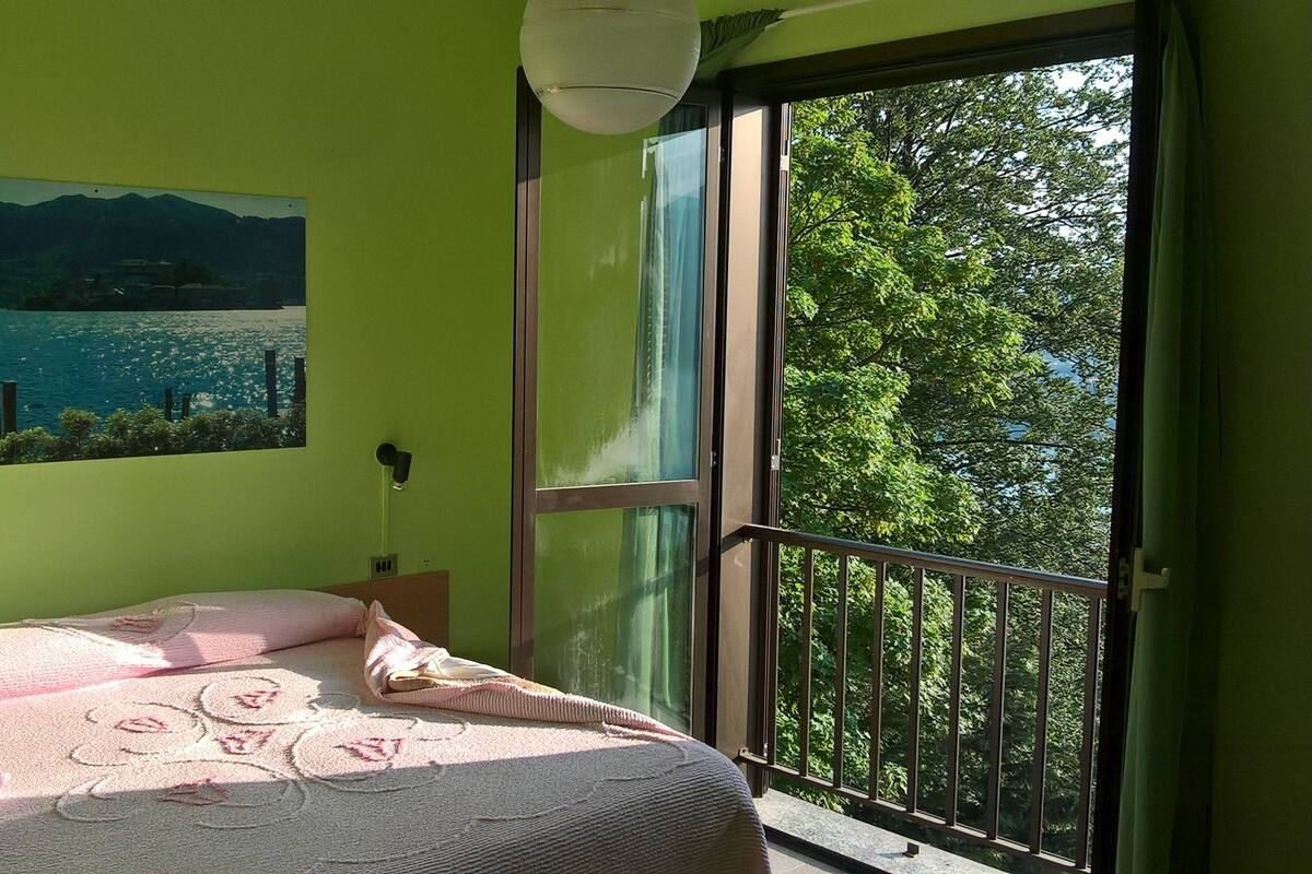 Quarto casal ou duplo, vista para o lago | Escrivaninha, berços grátis, Wi-Fi de cortesia