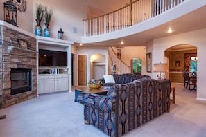 Smart TV, fireplace, DVD player, toys - Mountain Views, Large Awesome Home in Gated Community  - 7 Miles from AF Acad (Colorado Springs)