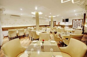 Restaurant - Hotel Anurag (Reasi)