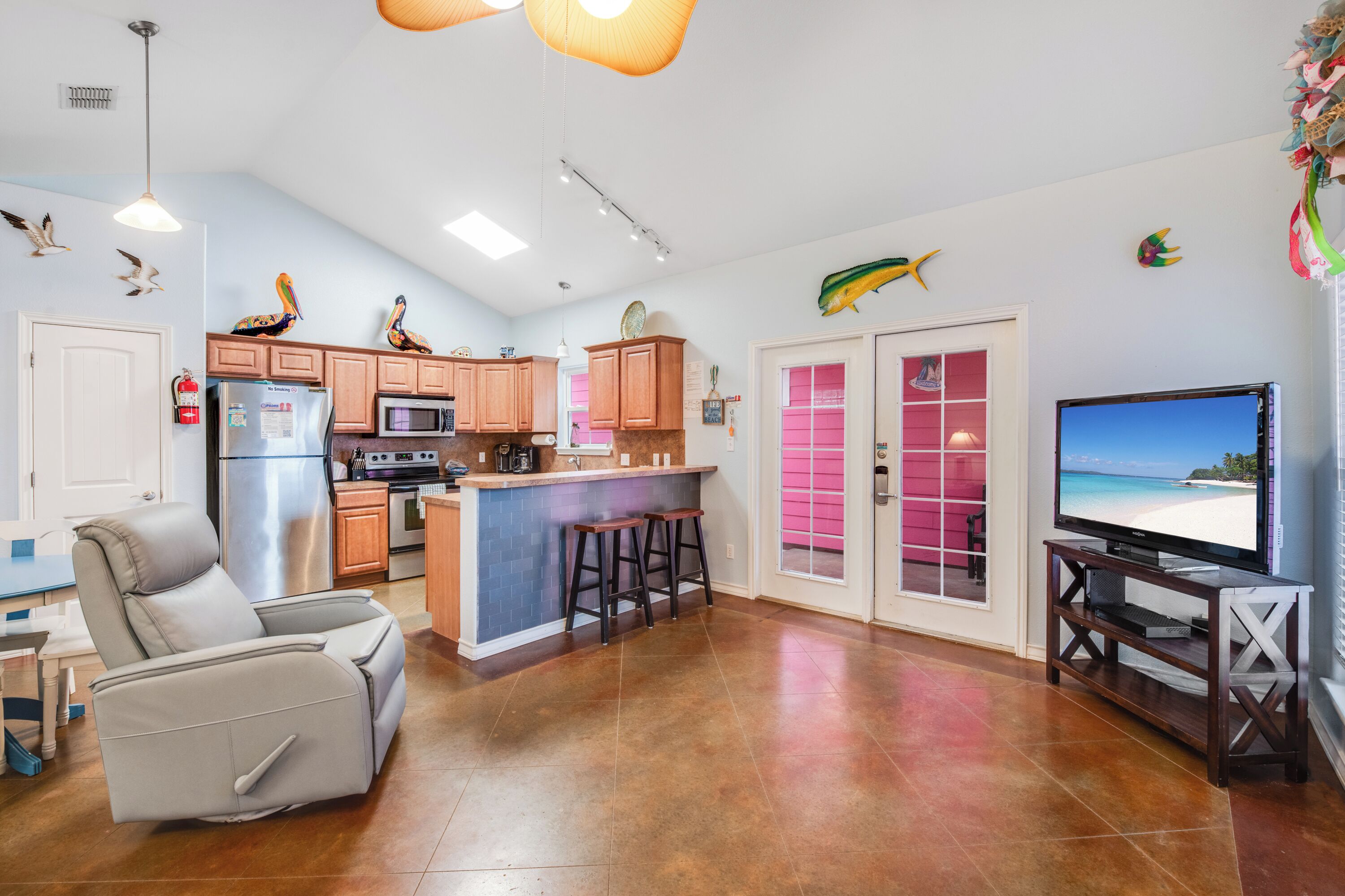 雪櫃、微波爐、焗爐、爐具