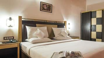 Deluxe Twin Room, 1 Double Bed | 1 bedroom, desk, free WiFi