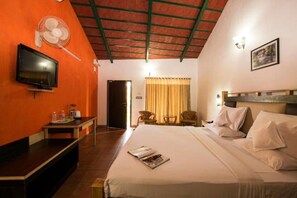 Quarto duplo luxo, 1 cama de casal | Escrivaninha, Wi-Fi de cortesia