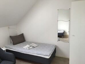 Cortinas blackout, tabla de planchar con plancha y wifi gratis 