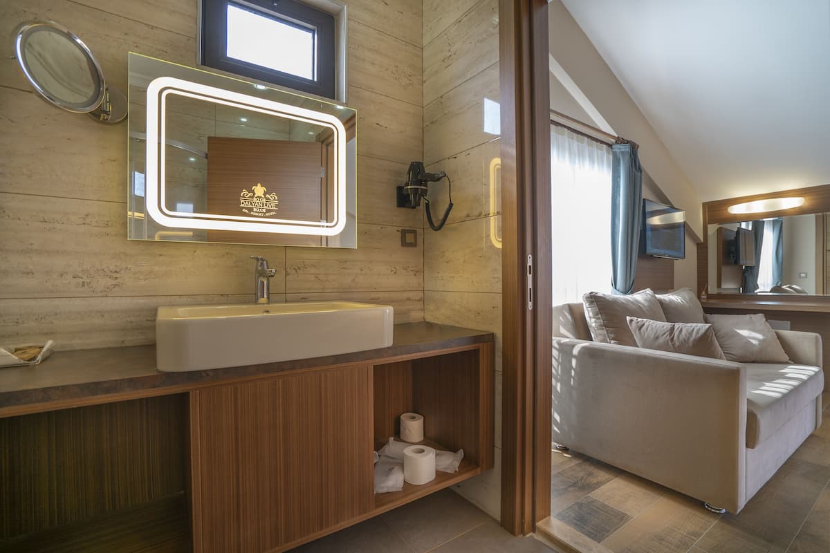 minibar, in-room safe, desk, soundproofing