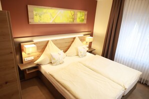 Ropa de cama de alta calidad, escritorio y sistema de insonorización 