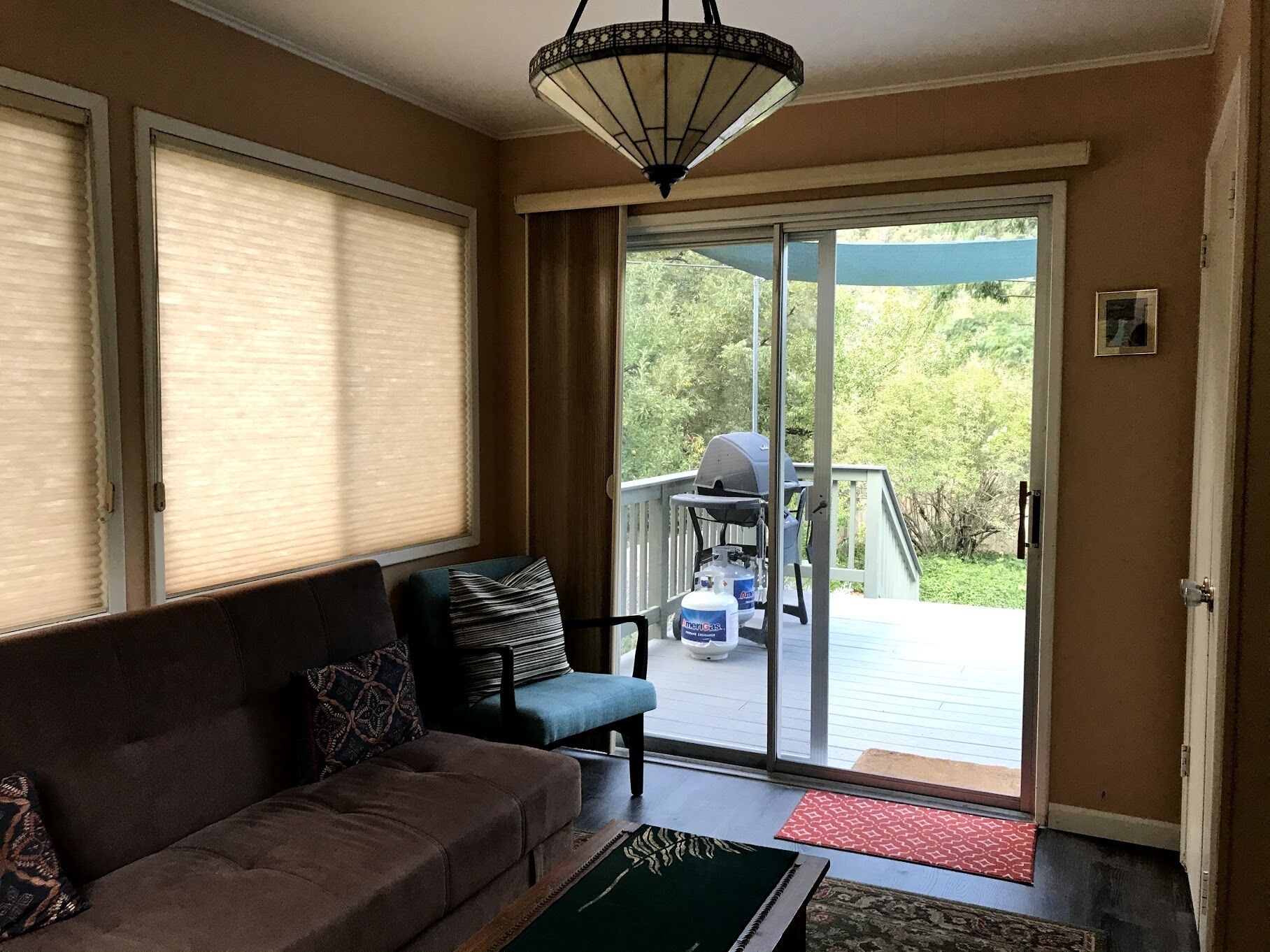 スマートテレビ、暖炉、DVD プレーヤー、書庫