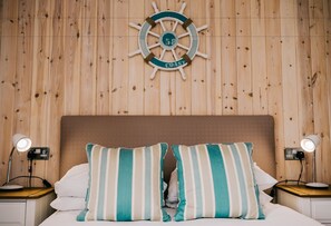 Deluxe Double Room | Desk, iron/ironing board, free WiFi, bed sheets - OYO Hotel at Derby Conference Centre (Derby)