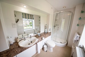 Bathroom - OYO Hotel at Derby Conference Centre (Derby)