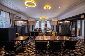 Breakfast area - OYO Hotel at Derby Conference Centre (Derby)
