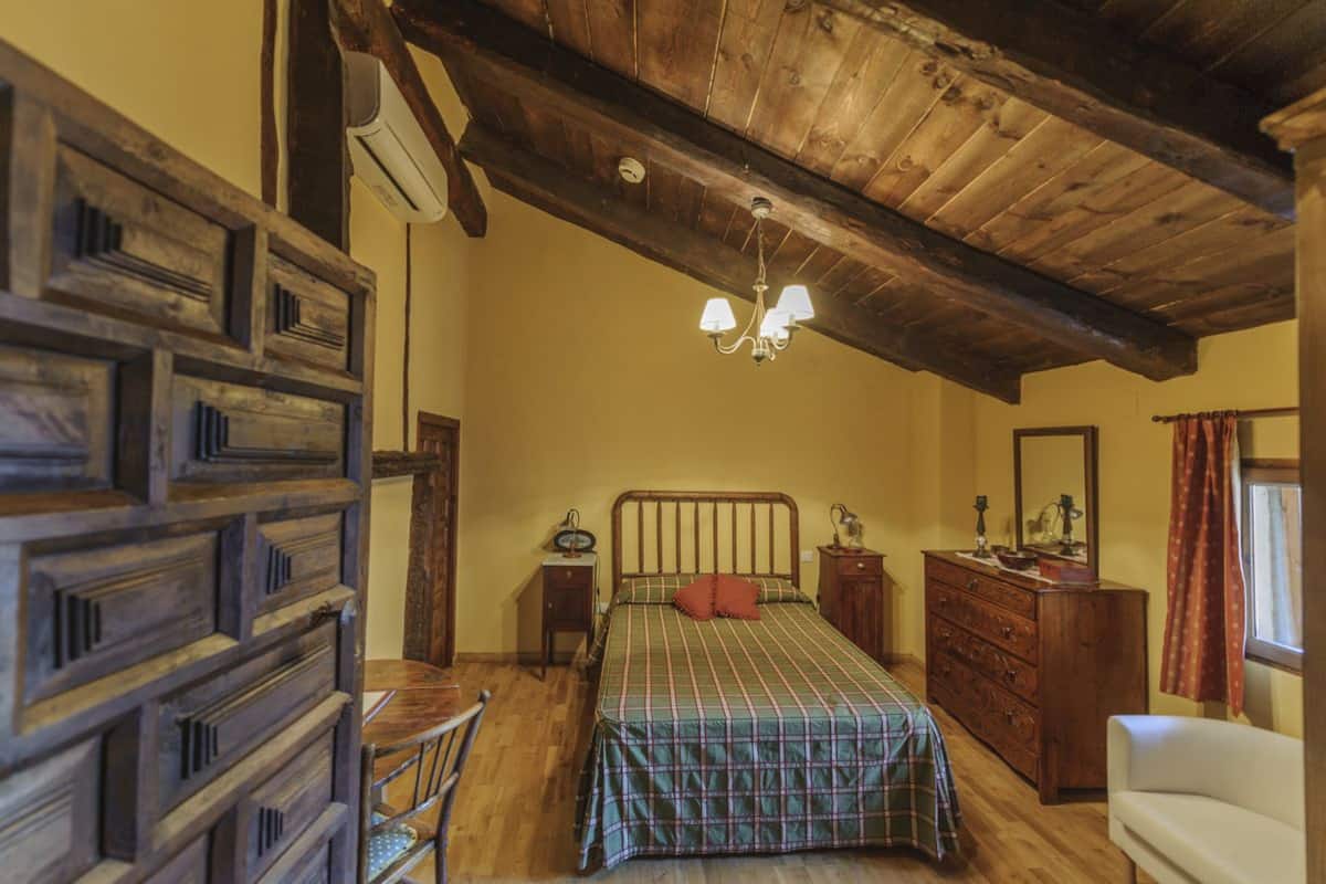Double or Twin Room | Dilengkapkan perabot secara berasingan, langsir/tirai gelap terus
