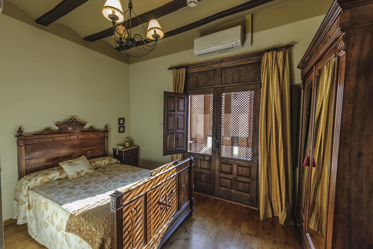 Double or Twin Room, Balcony | Dilengkapkan perabot secara berasingan, langsir/tirai gelap terus