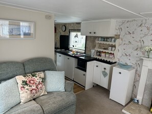 Trailer clássico, banheiro privativo, vista para o pátio | Cozinha privada