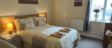 Chambre Double, salle de bains attenante, vue parc (Room 2) | 1 chambre